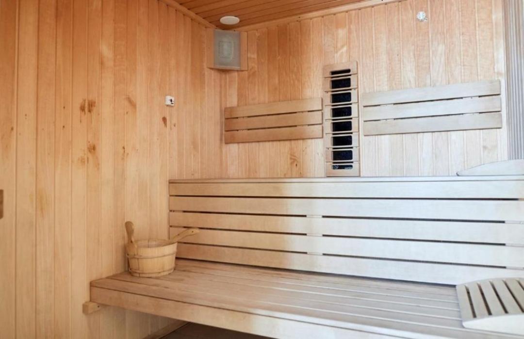 Alezzi Beach Vibe Family Studio With Spa Piscina Interioara Incalzita Sauna Jacuzzi Gym Năvodari Eksteriør bilde